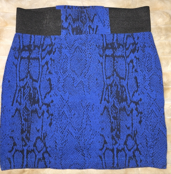 Guess Dresses & Skirts - Guess Blue and Black Snake Print Pencil Skirt